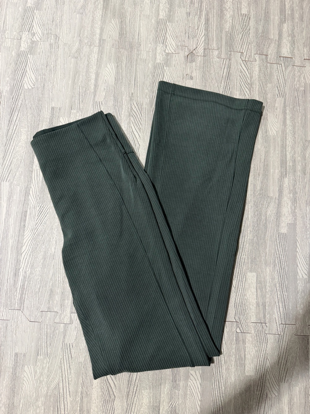 Lululemon ribbed flairs